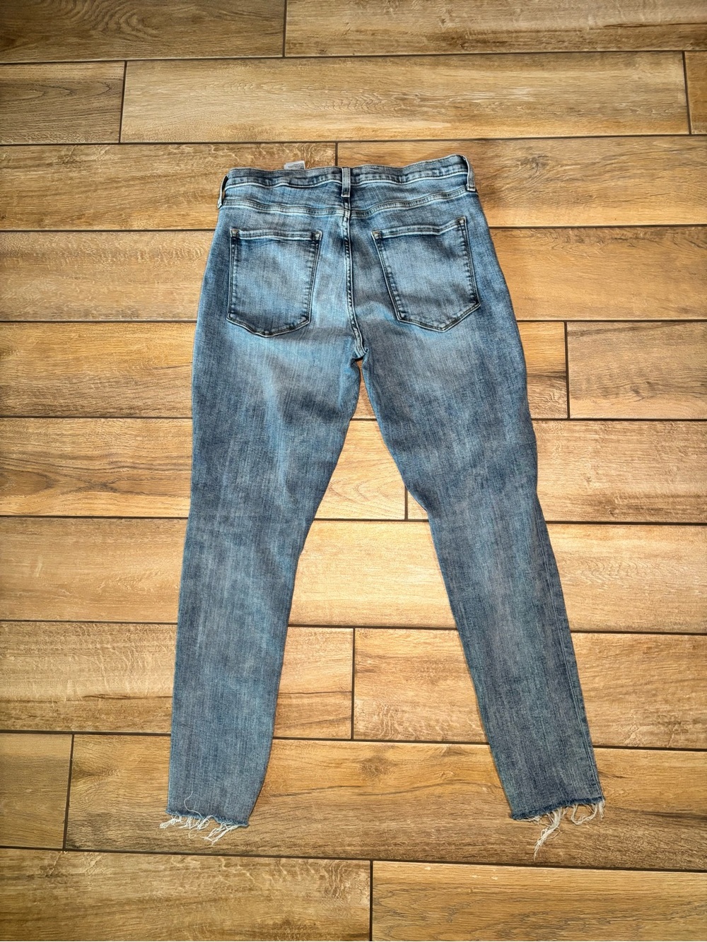 Banana Republic Light Blue Mid-Rise Skinny Jeans with Raw Hem size:31